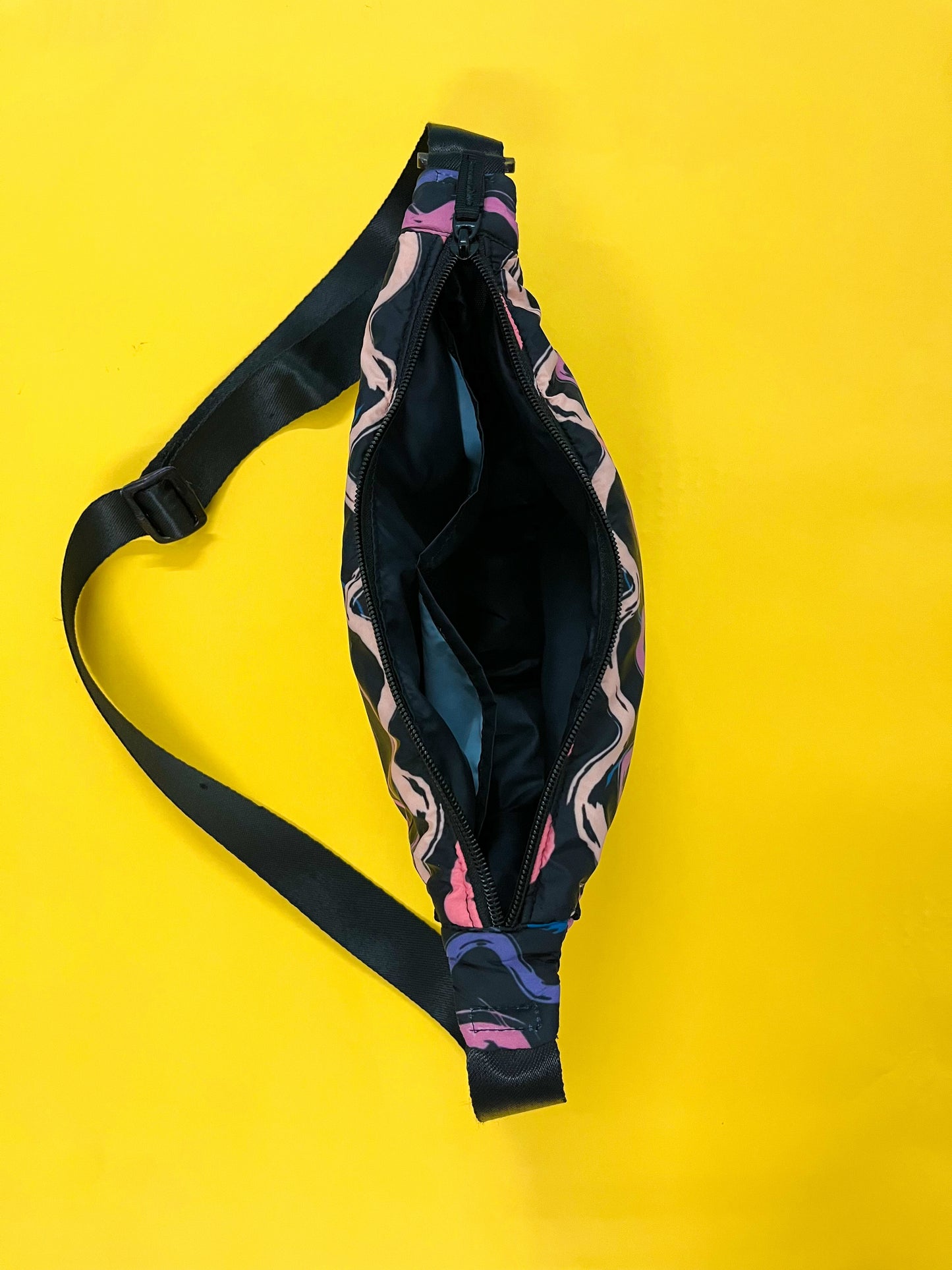 Banana Shoulder Bag - Obsidian